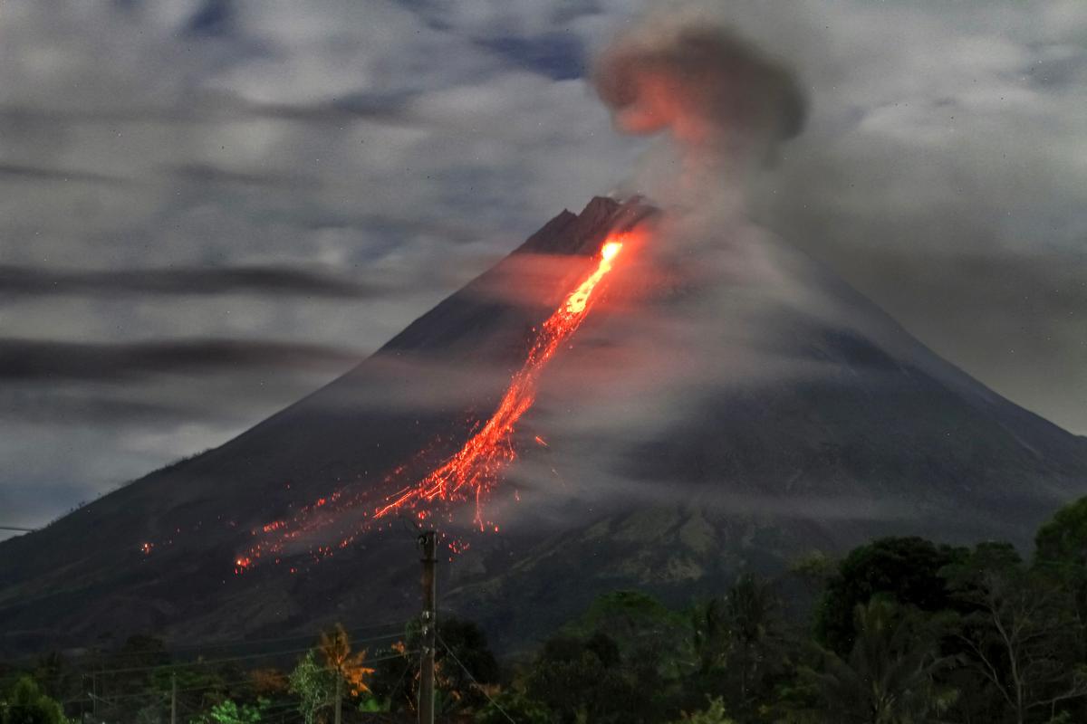 还能再倒霉点吗？印尼火山开始喷发，2020还有哪些灾难等着我们「印尼洪水,数千房屋被毁」 太阳能电池片